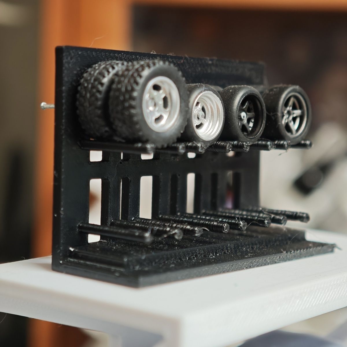3D Printing Table - رف عرض الإطارات البلاستيكي المطبوع ثلاثي