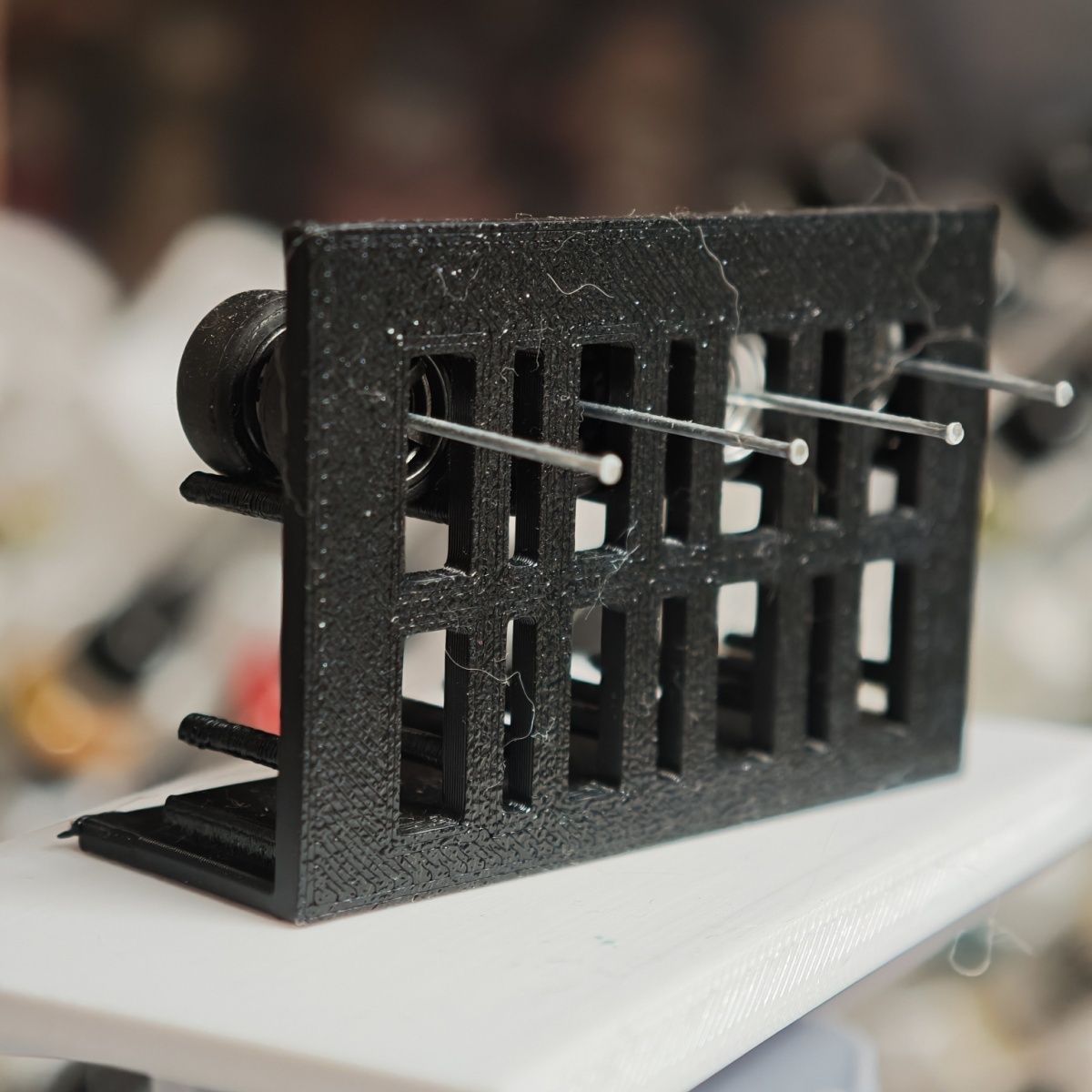 رف عرض الإطارات البلاستيكي الم - مراجعة 3D Printing Table وسعره